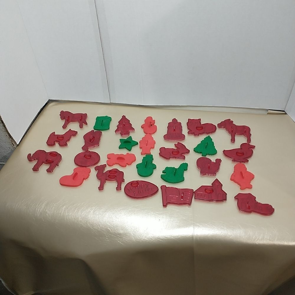 Lot 27 Different Vtg Red And Green Plastic Cookie Cutter HRM Holiday. Condition